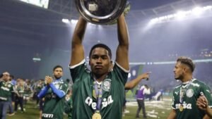 Fernando Diniz convoca lista ousada para jogos das Eliminatórias da Copa do Mundo de 2026 contra Colômbia e Argentina