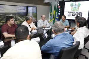 Governadora se reúne com secretários e empresas para avaliar o progresso das obras das unidades do IERN