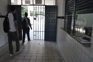 Governo do estado anuncia o reajuste do piso salarial dos professores. E o concurso?