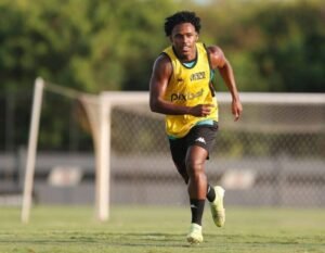 Atacante Lucas Oliveira reforça o ABC para a sequência da temporada