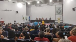 Trabalhadores da UFRN fazem assembleia neste momento