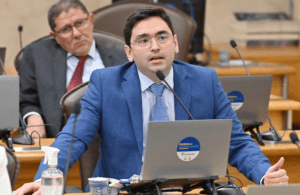 Deputado Adjuto Dias pode se filiar ao Podemos