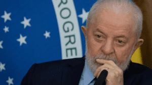 Abraço de Lula a esquerda à esquerda, mostra a dissonância com o Brasil conservador