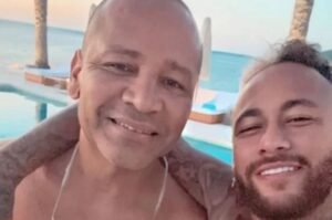 Pai de Neymar nega ter ajudado Daniel Alves a pagar fiança