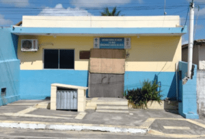 Blog do Lucas: Porta principal da UBS em Senador Elói de Souza é fechada com tapume