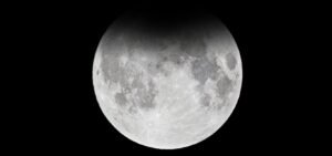 Eclipse Lunar penumbral acontece nesta segunda-feira (25)