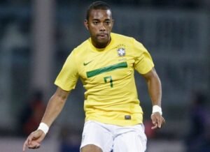 Robinho deixa isolamento e vai para cela compartilhada em Tremembé