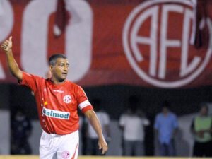 Romário é inscrito pelo America-RJ e poderá jogar a segunda divisão do Campeonato Carioca