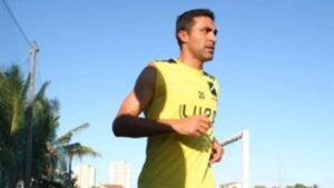 Morre Lino, ex-zagueiro do ABC, aos 39 anos.