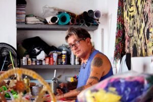 Artista Carlos Sérgio Borges realiza exposição “Santo Santo Santo”