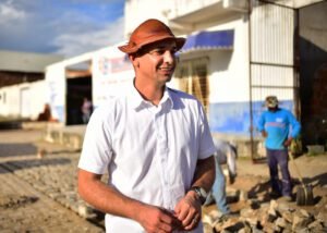 Franco favoritismo de Allysson Bezerra se deve a construção duma eficiente marca política distintiva  