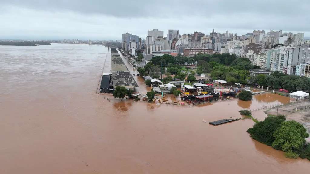 Governo Federal planeja agilizar ajuda a estudantes do ensino médio no Rio Grande do Sul