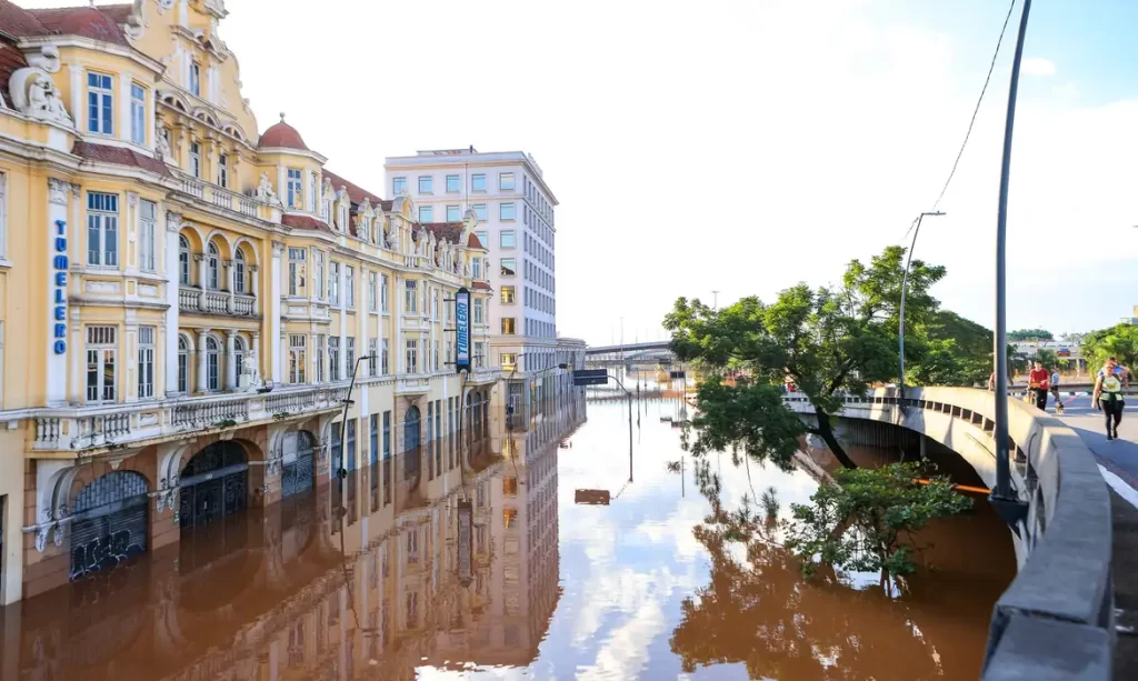 Rio Guaíba atinge níveis históricos após chuvas intensas no Rio Grande do Sul