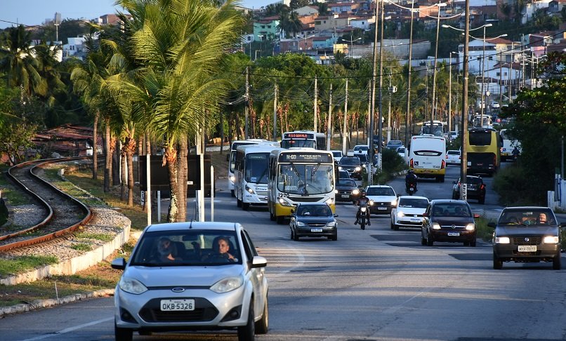 Avenida Felizardo Moura terá interdição para instalação de pórticos de sinalização