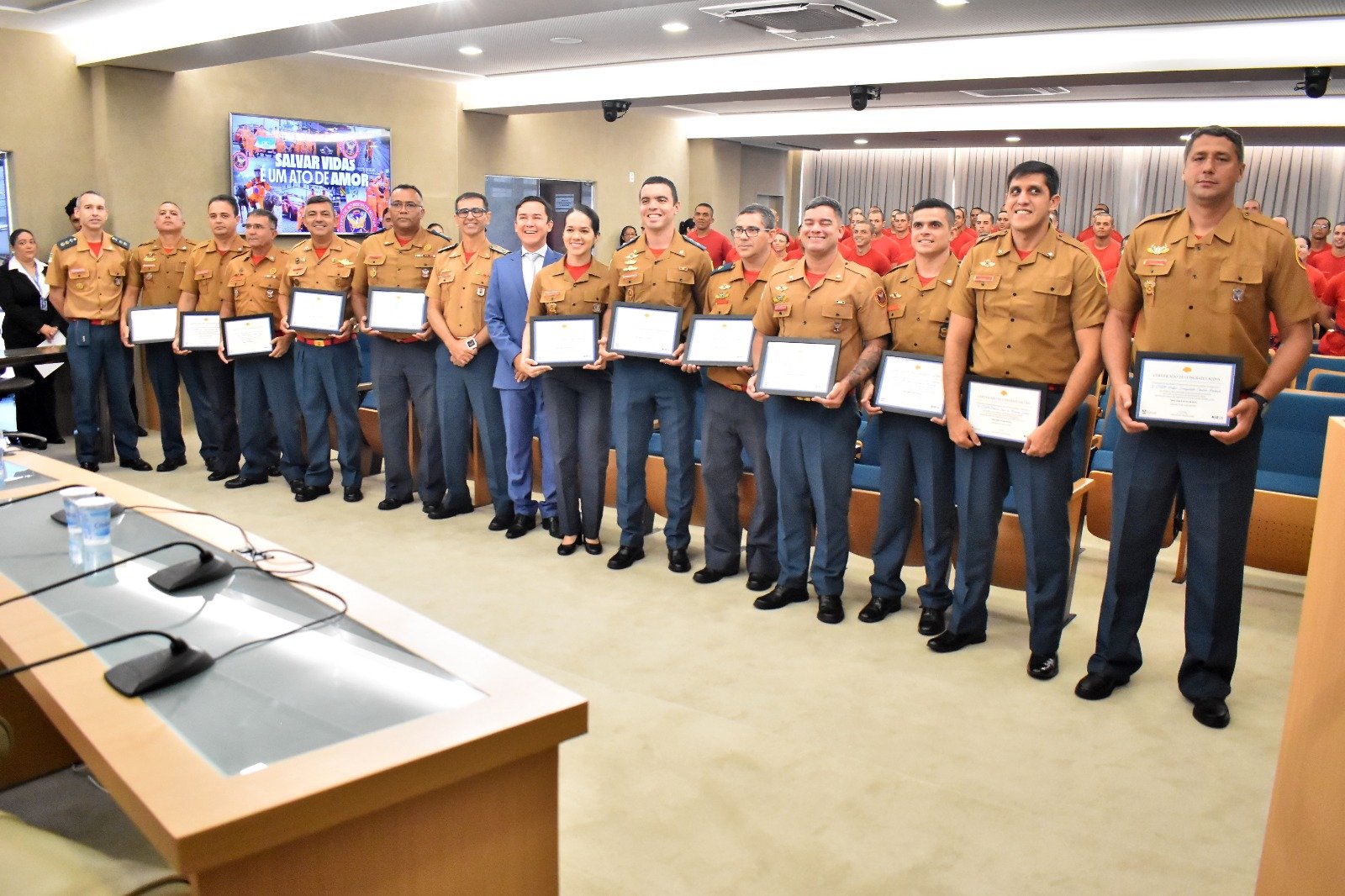 ALRN homenageia bombeiros militares que foram em missão ao Rio Grande do Sul