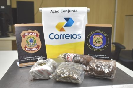 Polícia Federal apreende 1,1 kg de maconha em encomendas nos Correios de Natal