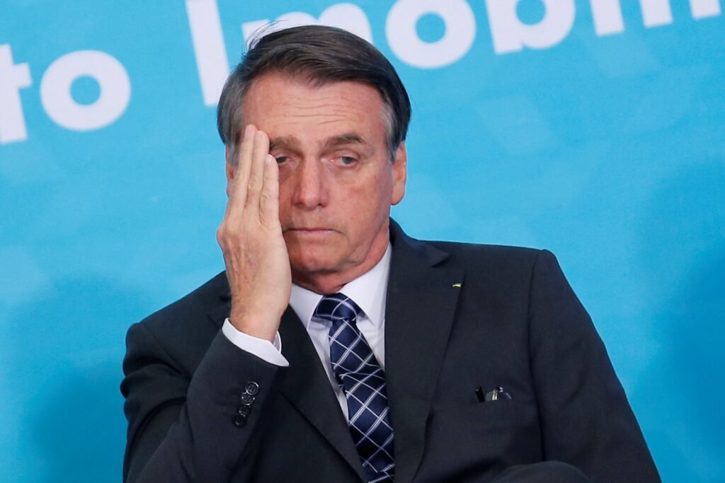 Polícia Federal indicia Ex-Presidente Jair Bolsonaro em dois inquéritos