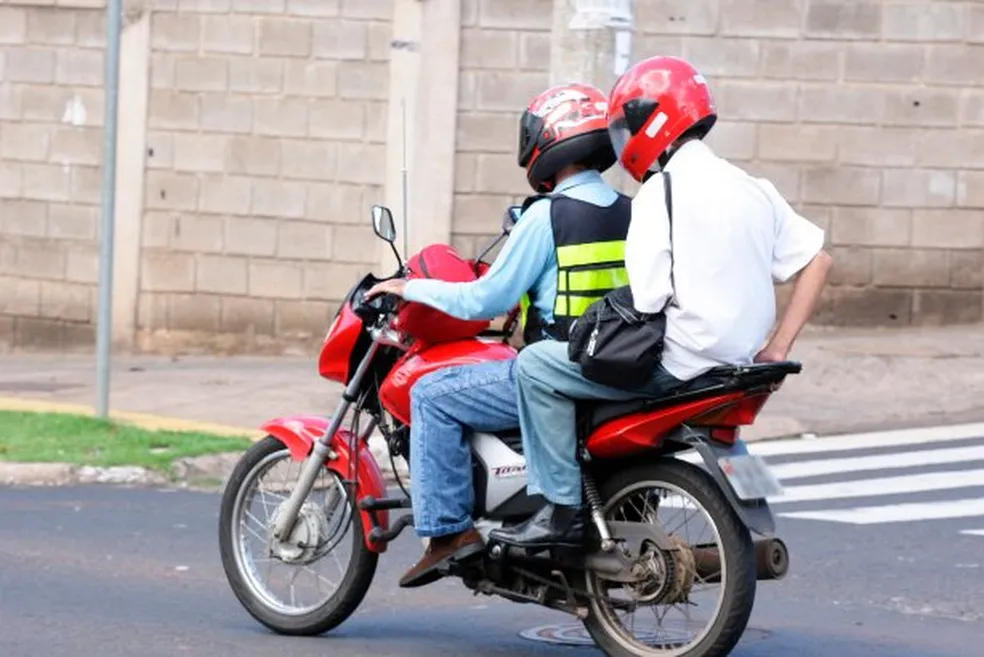 Prefeitura de Macaíba capacita mototaxistas em curso de pilotagem e segurança