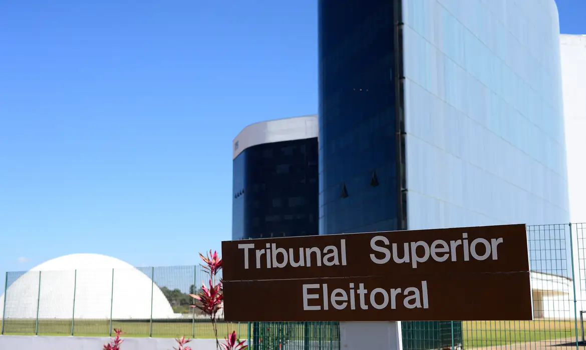 TSE empossa dois ministros indicados por Lula