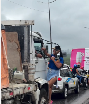 Vereadora do PSOL faz campanha inusitada; veja vídeo