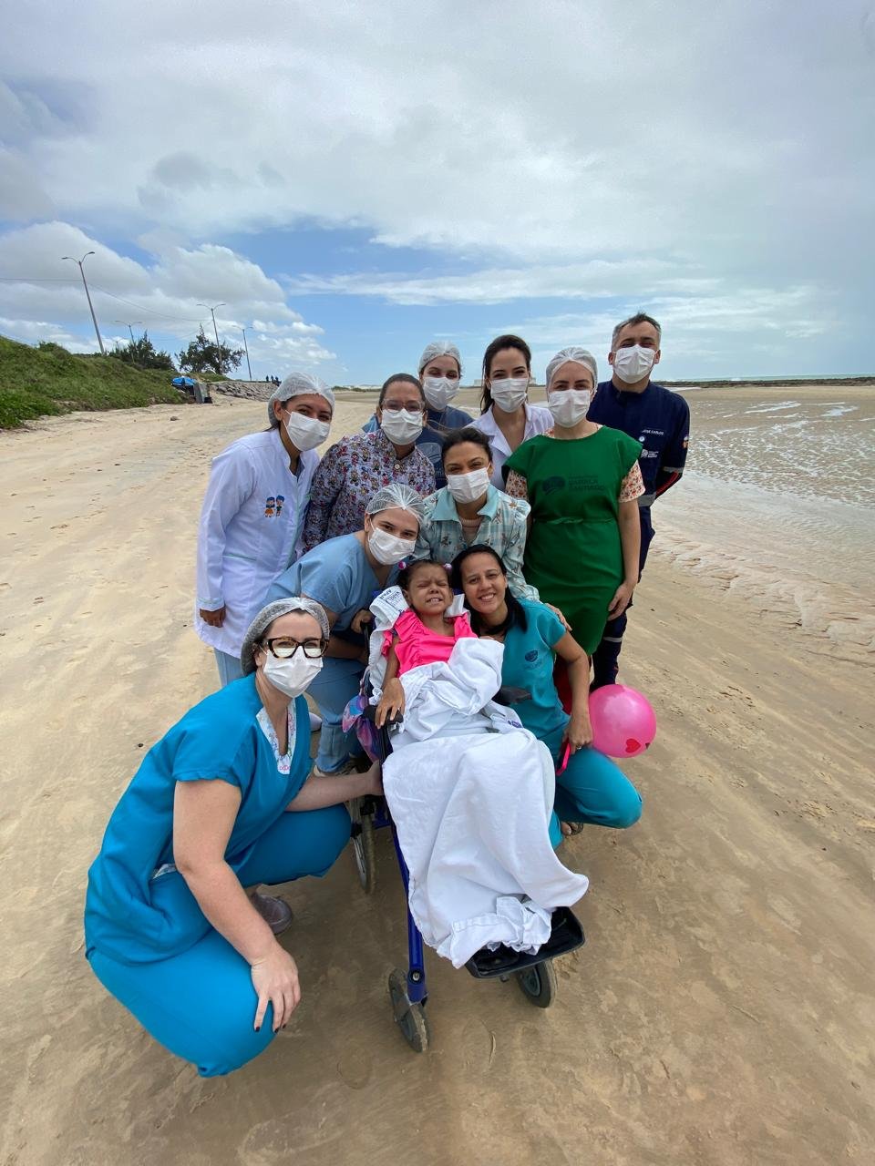 Hospital Infantil Varela Santiago realiza sonho de paciente da UTI Pediátrica de conhecer o mar