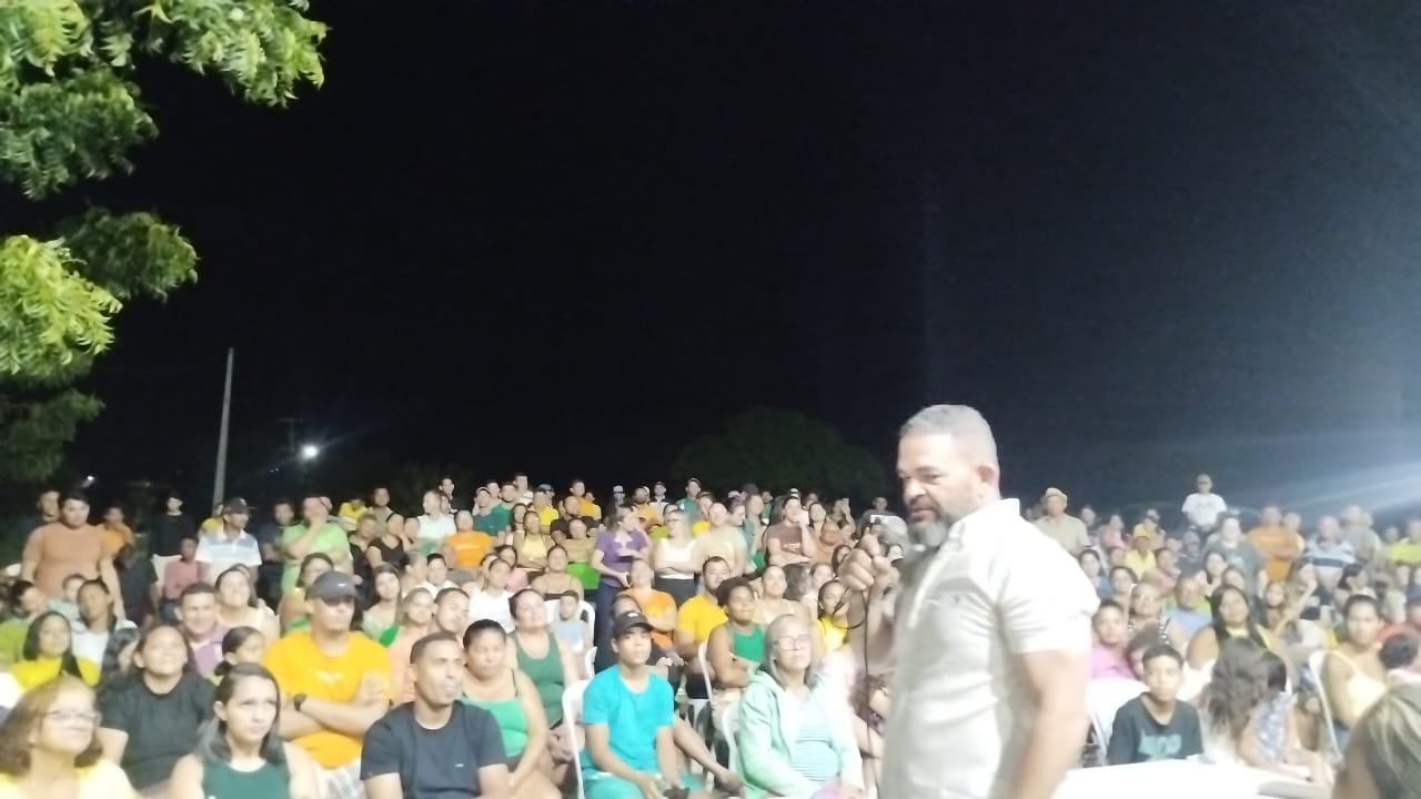 Apoiadores de Miguel Cabral lotam fazenda durante reunião de última hora