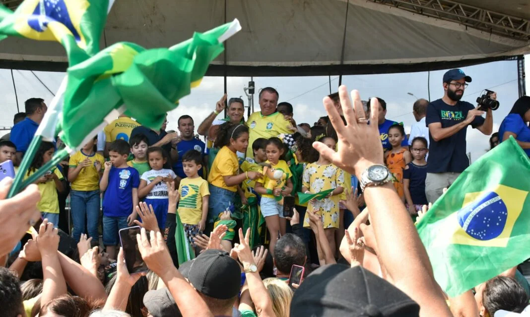 Bolsonaro anuncia a poio a Salatiel durante visita a Parnamirim