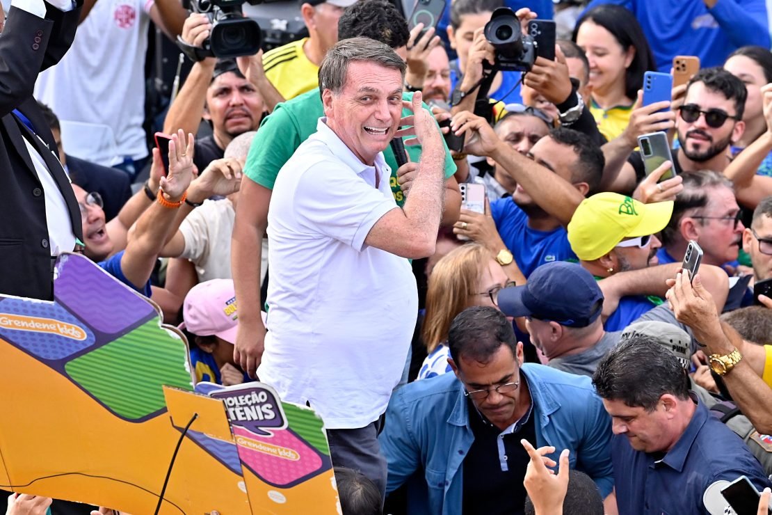 Jair Bolsonaro inicia campanha para eleições municipais com visitas ao RN