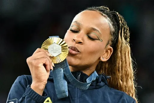 Rebeca Andrade recebe ouro nas Olimpíada de Paris 2024