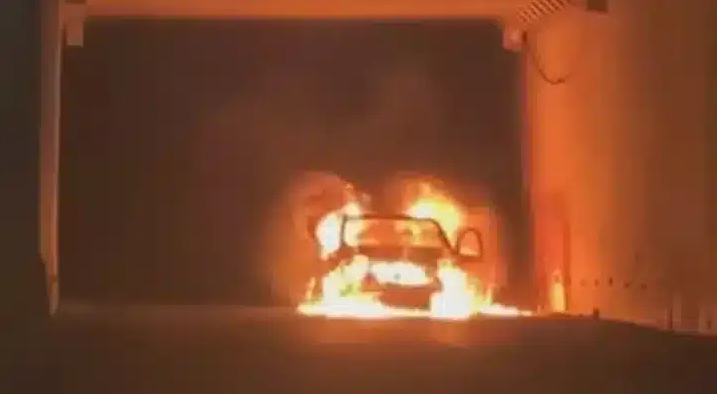 Carro incendeia ao atravessar túnel sob a BR-101 em Natal