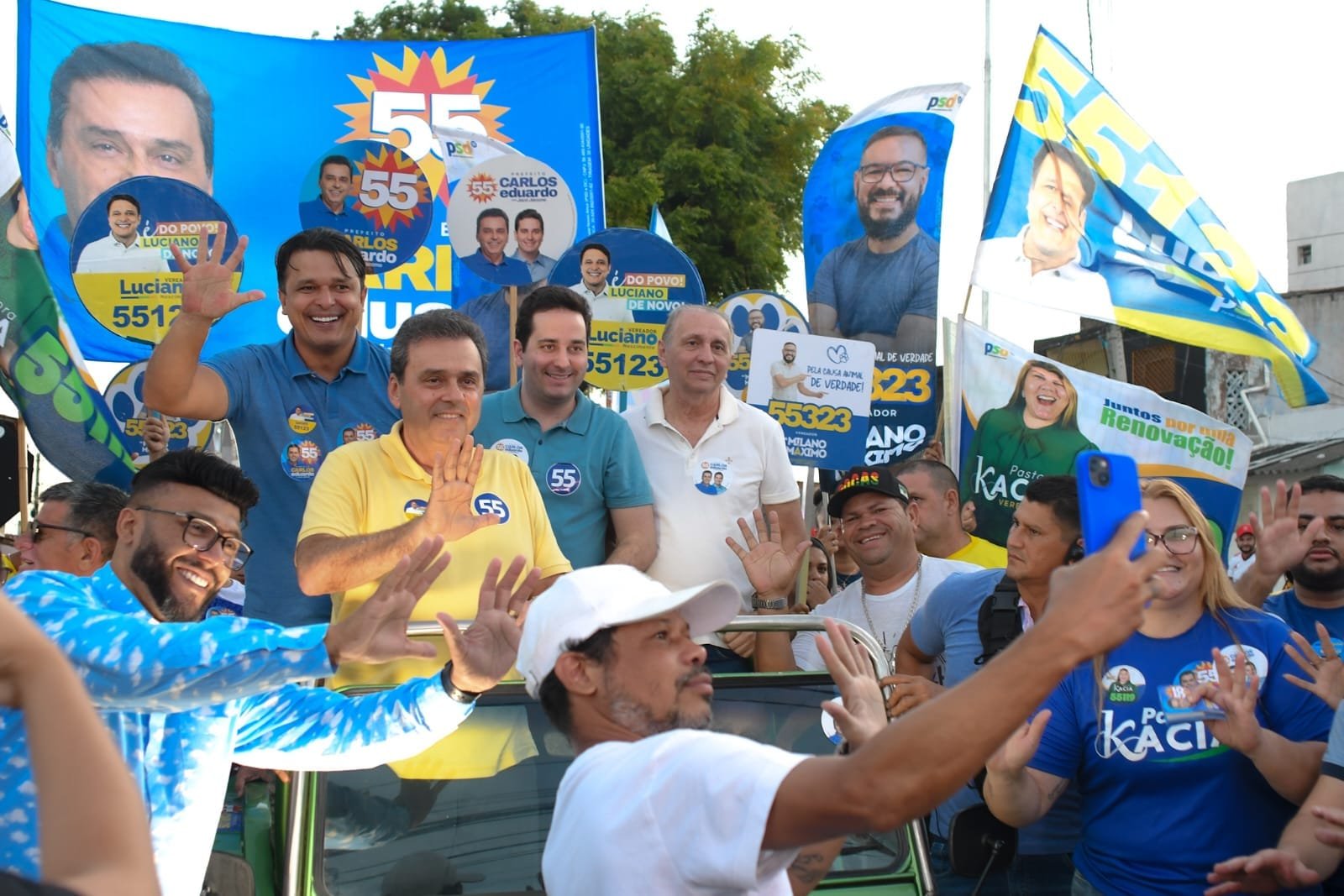 Carlos Eduardo afirma ter experiência em colocar Natal em ordem, durante caravana na Zona Oeste