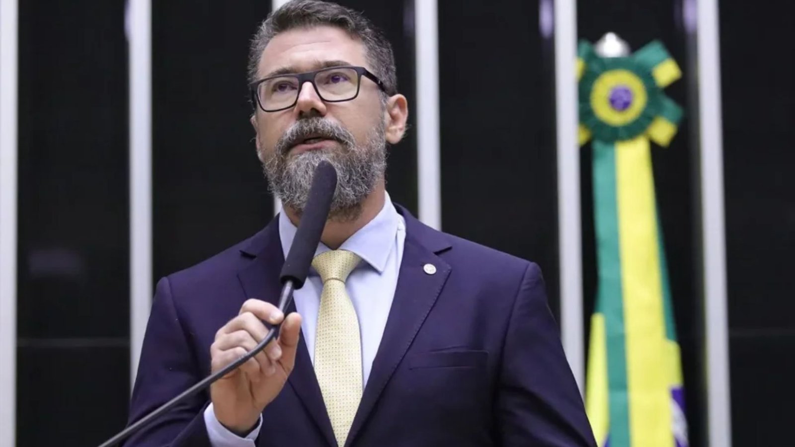 Deputado federal do PL propõe PEC para acabar com feriados durante a semana