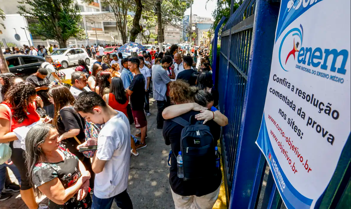 Gabarito do Enem 2024 será divulgado antes do previsto, afirma ministro da Educação