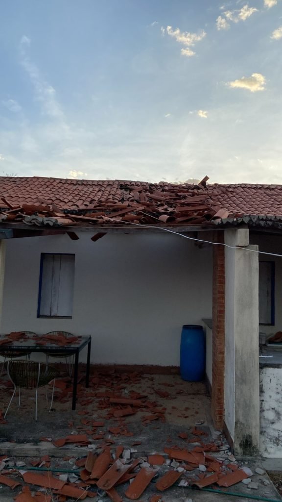 Manobras de Caças da FAB causam dano em telhado de residência rural no interior do RN