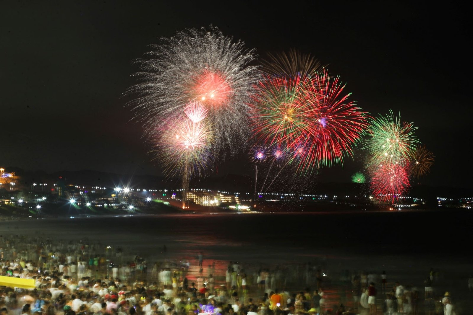 Natal terá queima de fogos silenciosos na virada do ano e operação especial de trânsito; confira os detalhes