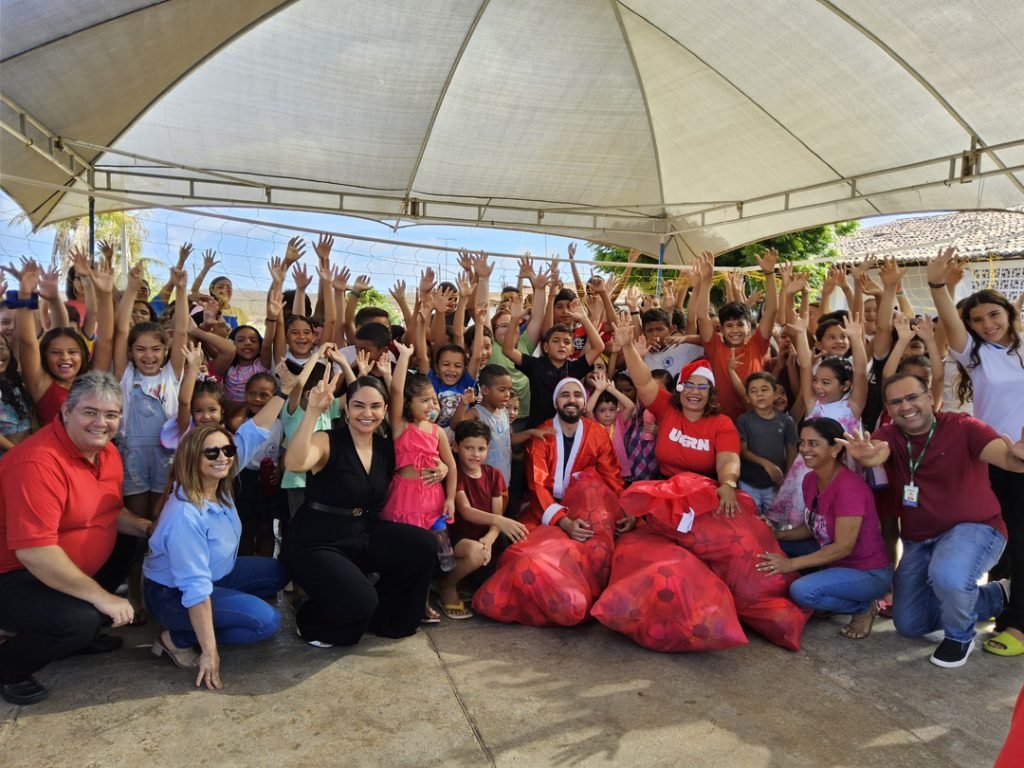 Meu Melhor Natal: Uern inicia entrega de brinquedos e leva mensagem de esperança às crianças