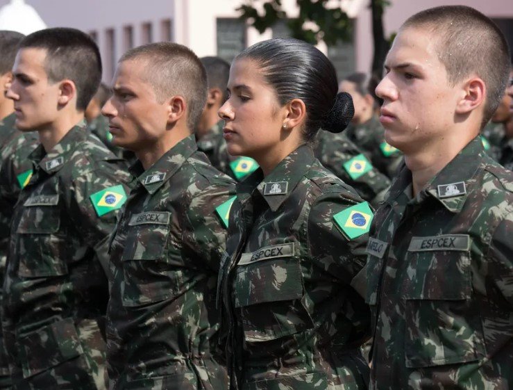 Ministério da Defesa anuncia alistamento militar voluntário para mulheres a partir de 2025