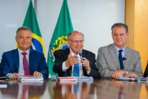 Plano de contingência ao tarifaço deve sair até terça, diz Alckmin