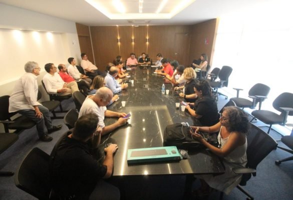 Governo do RN apresenta proposta de reajuste, mas professores cobram pagamento de retroativos