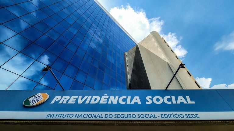Governo suspende repasses a entidades e promete ressarcir vítimas de descontos irregulares
