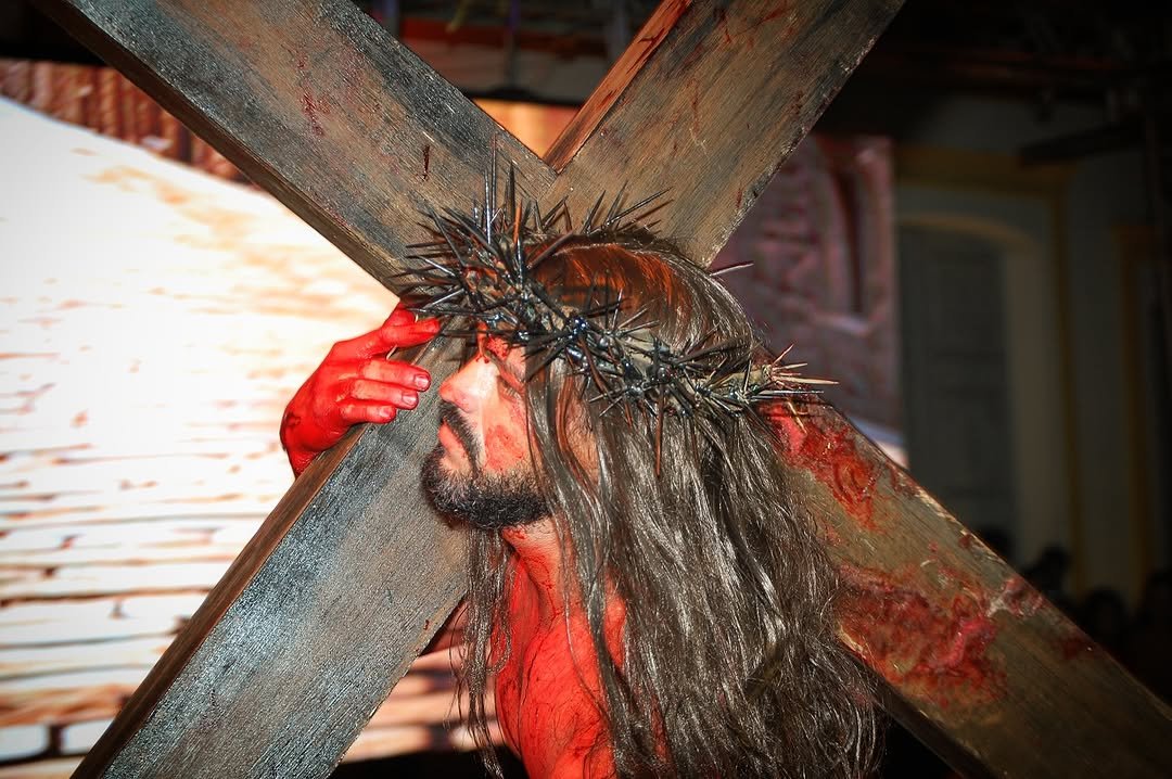 Encenação da Paixão de Cristo emociona público no Largo da Igreja Matriz em São José de Mipibu