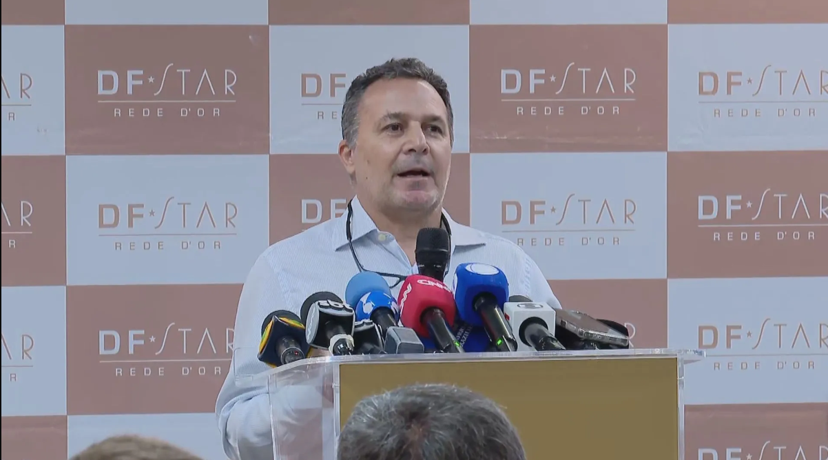 Bolsonaro segue na UTI após cirurgia “extremamente complexa”, dizem médicos