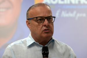 Prefeito de Natal veta projeto que previa punições a torcedores envolvidos em brigas