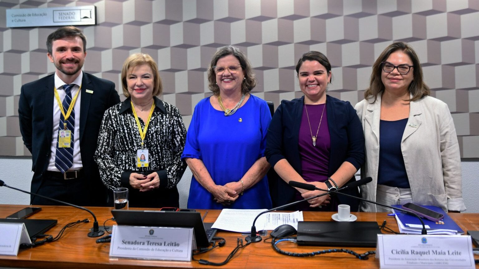 Reitora da Uern participa em Brasília de audiência pública sobre o novo Plano Nacional de Educação