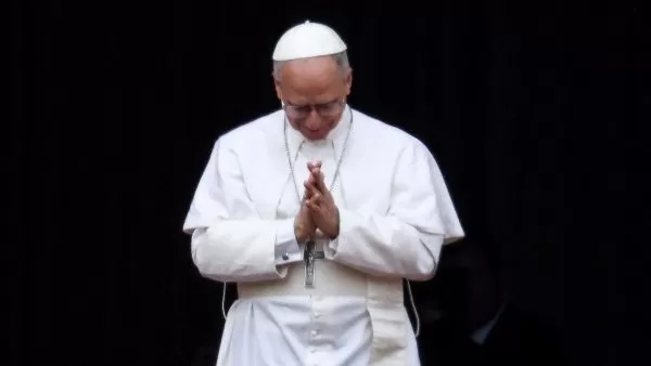 Em sua primeira oração dominical, Papa Leão XIV pede o fim das guerras e homenageia as mães