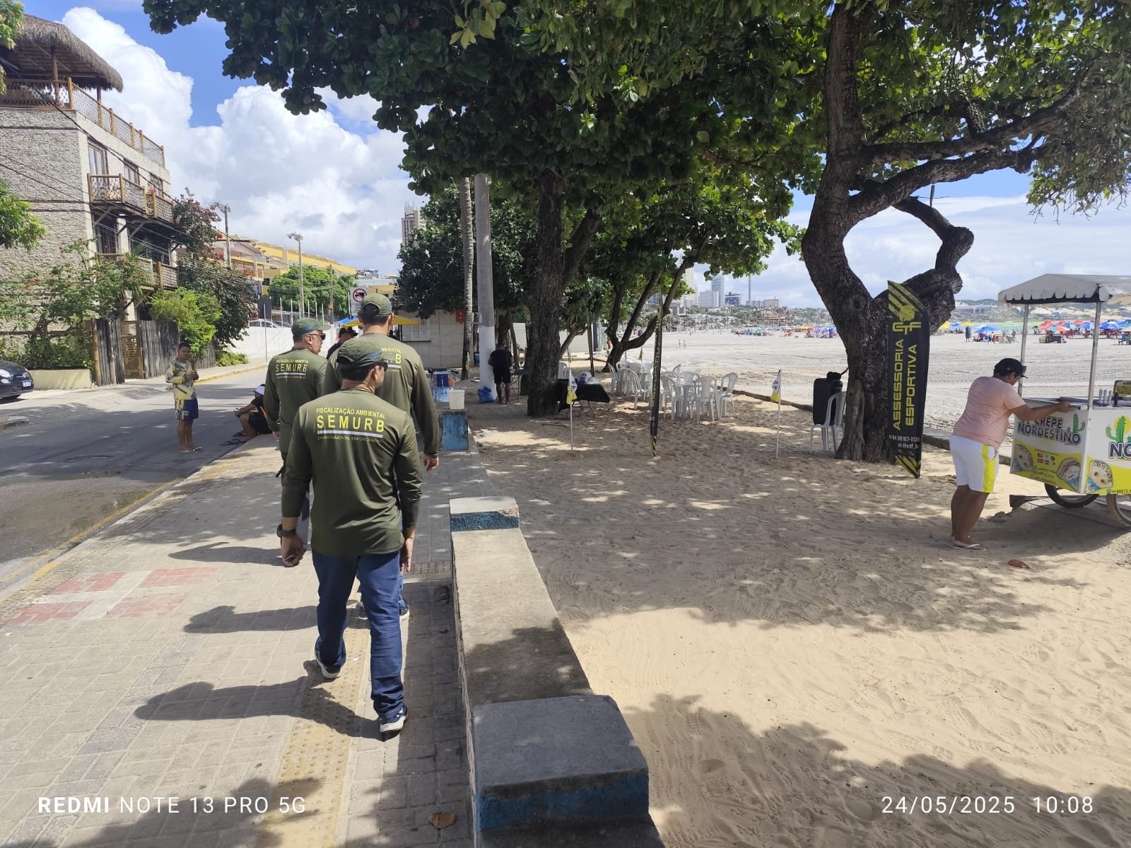 Banners irregulares na faixa de areia de Ponta Negra são apreendidos pela Semurb