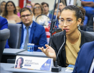 Anne Lagartixa presidirá comissão que analisará processo de cassação de Brisa Bracchi