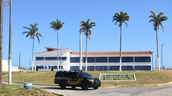 Policiais penais apreendem 17 estiletes escondidos em cela da Penitenciária de Alcaçuz