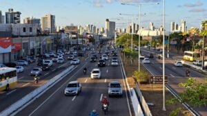 Carro é o principal meio de transporte para o trabalho, diz Censo