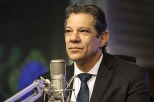 Haddad diz que política fiscal não depende apenas do governo federal